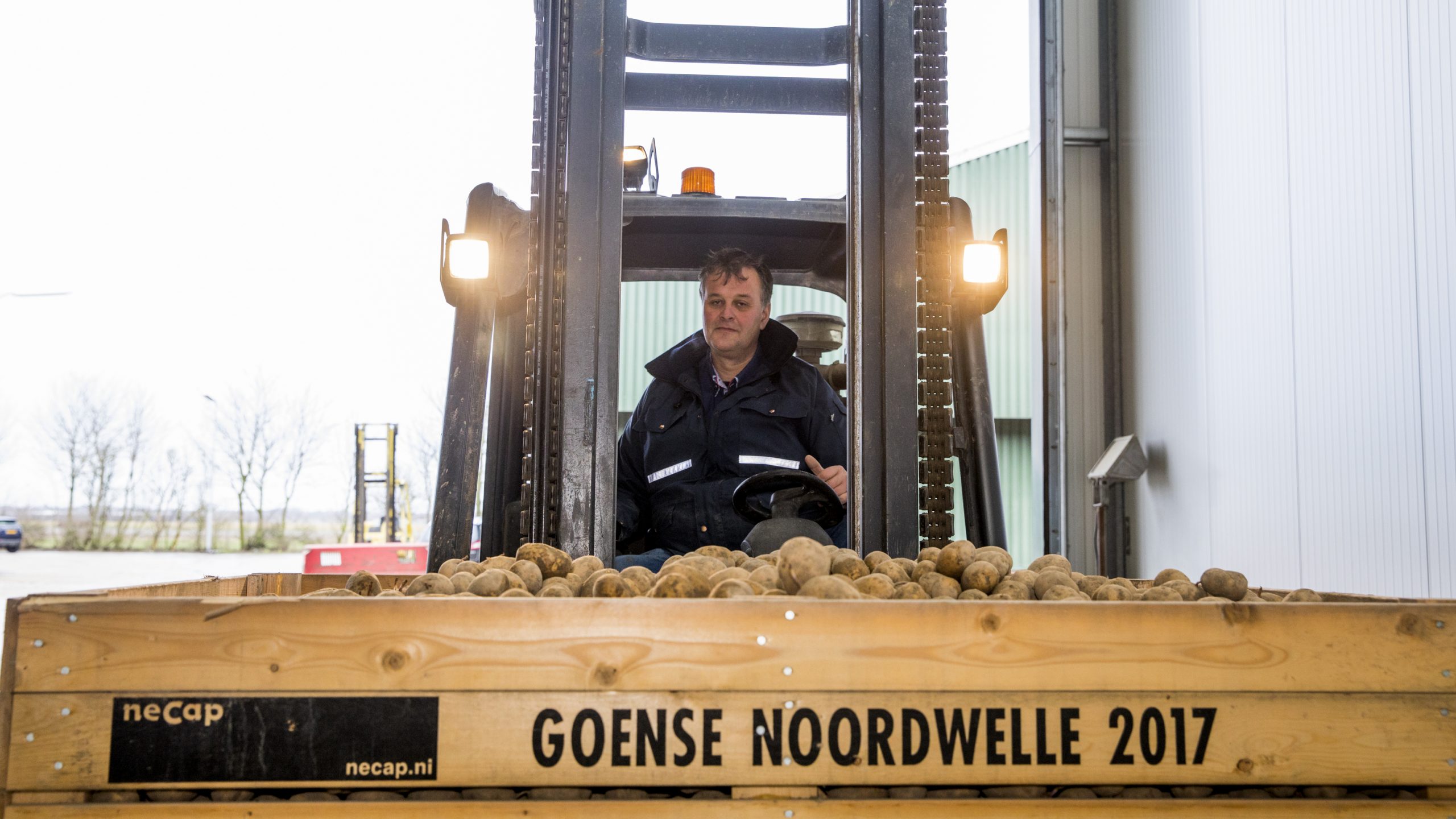 heftruck met aardappelen