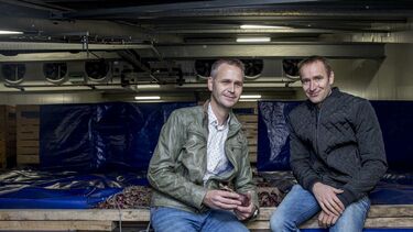 medewerker equans met medewerker custers