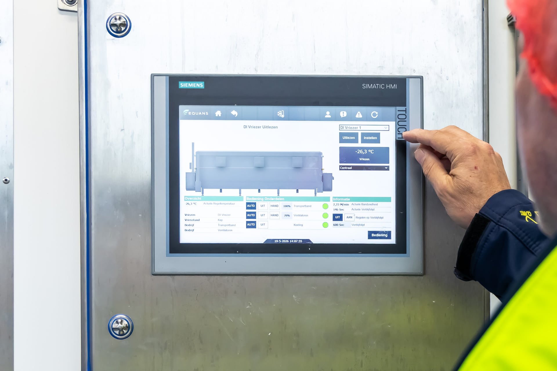 Het touchscreen van de besturing van de DI vriezer van Kramers Seafood