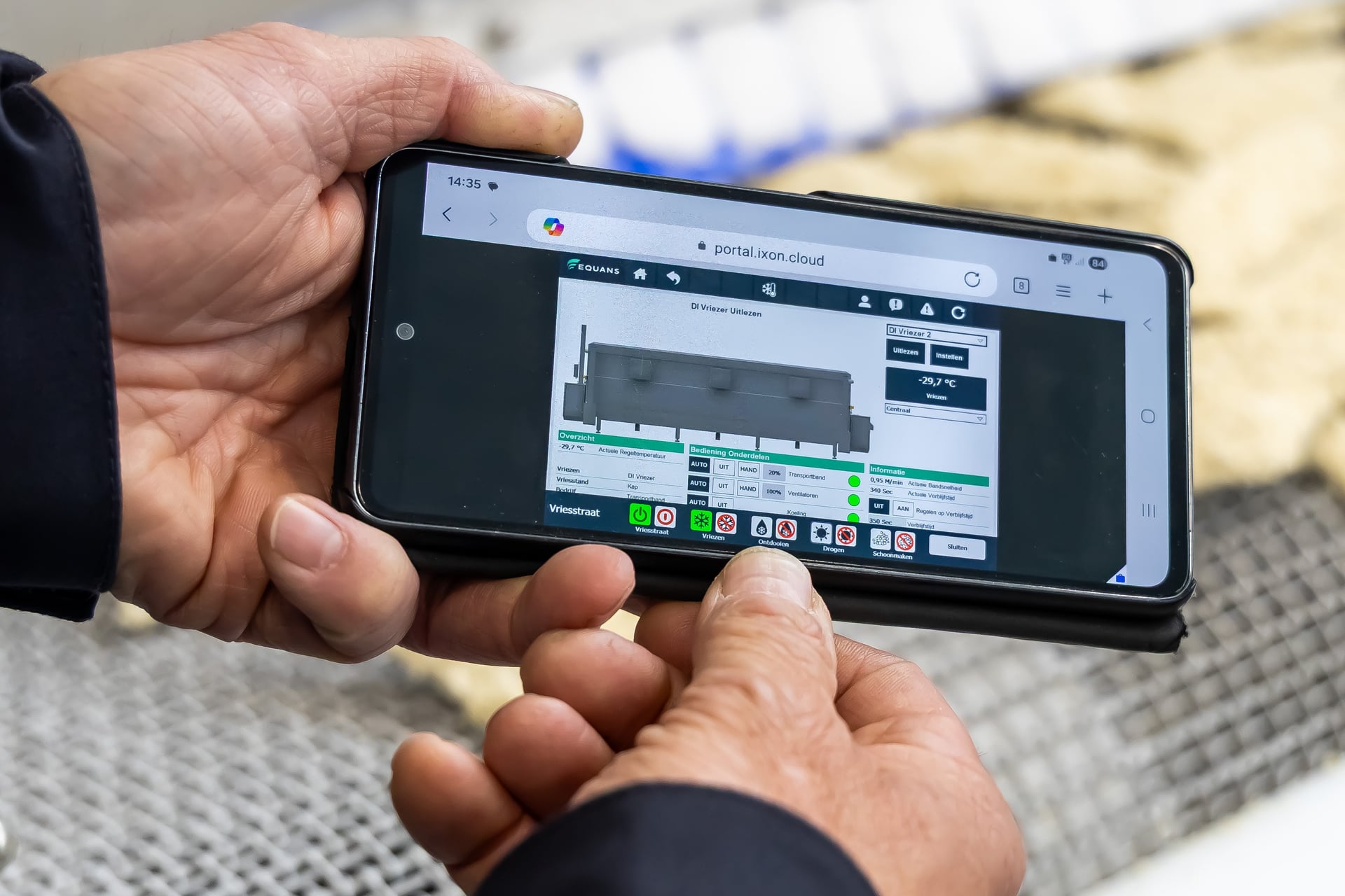 De besturing van de Double Impact vriezer op een smartphone